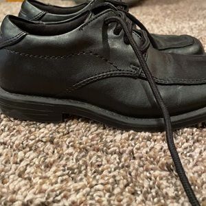 Like new boys black dress shoes size 11